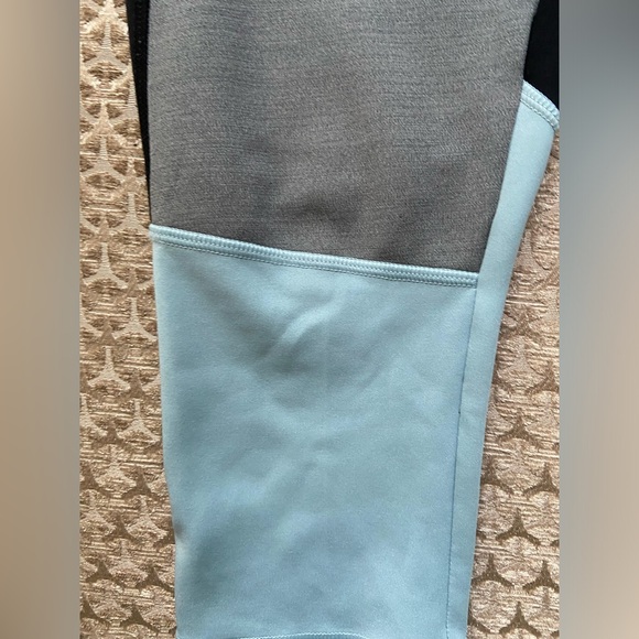 Adidas colour block capri pants. Size small - Picture 5 of 7